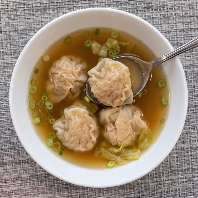 Wontons in Soup / 淨雲吞.