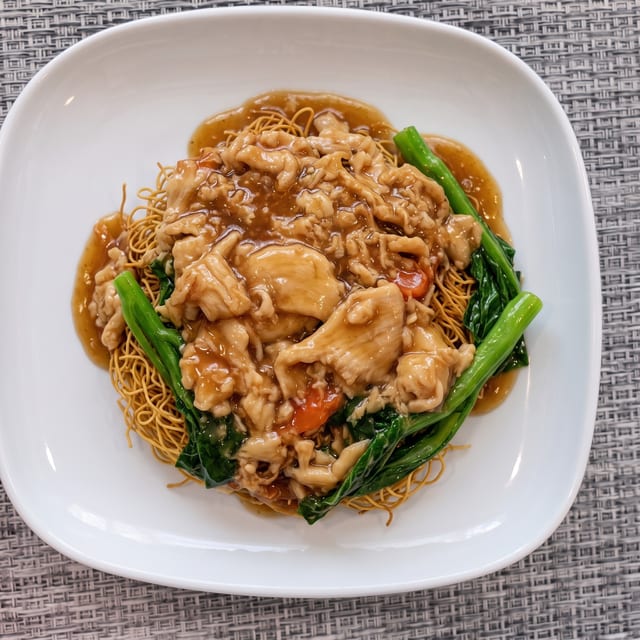 Chicken Chow Mein / 雞球炒麵.