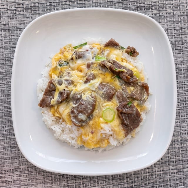 Beef with Egg on Rice / 滑蛋牛燴飯.