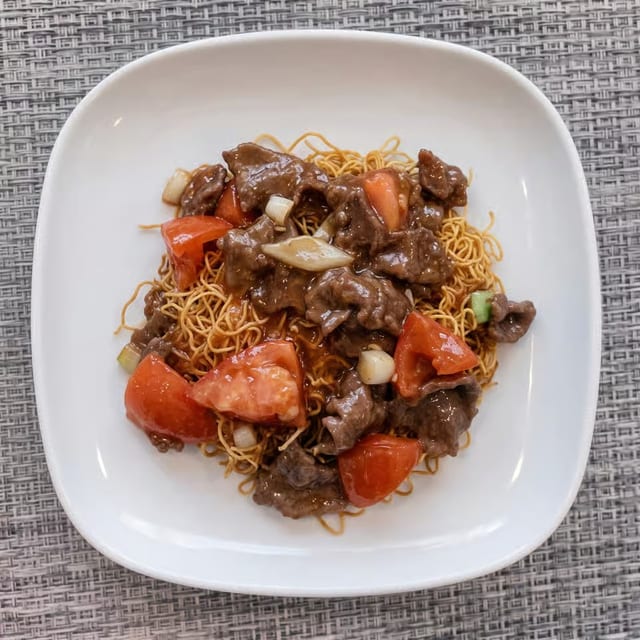 Tomato Beef Chow Mein / 蕃茄牛肉炒麵.
