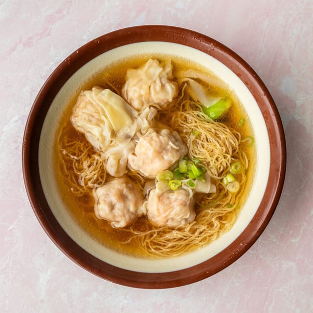 Wontons with Noodles in Soup / 雲吞湯麵.