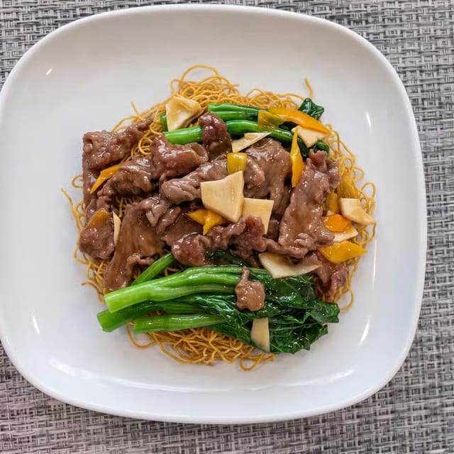 Beef Chow Mein with Tender Green / 時菜牛肉炒麵.