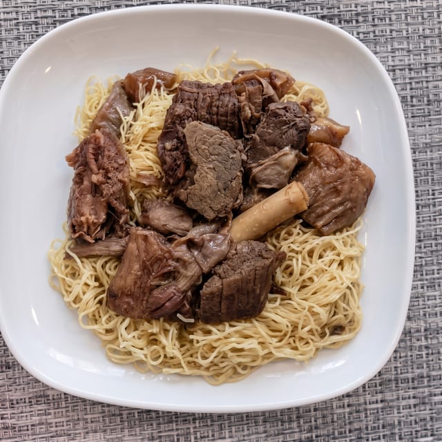 Beef Brisket Lo Mein / 牛腩撈麵.