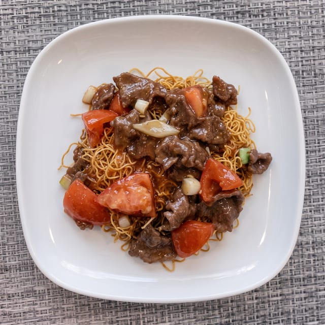 Tomato Beef Chow Mein / 蕃茄牛肉炒麵.
