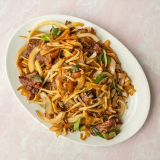 Beef Chow Fun with Soy Sauce / 干炒牛河