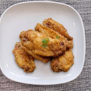 Deep Fried Chicken Wings with Spicy Salt & Pepper / 椒鹽雞翼